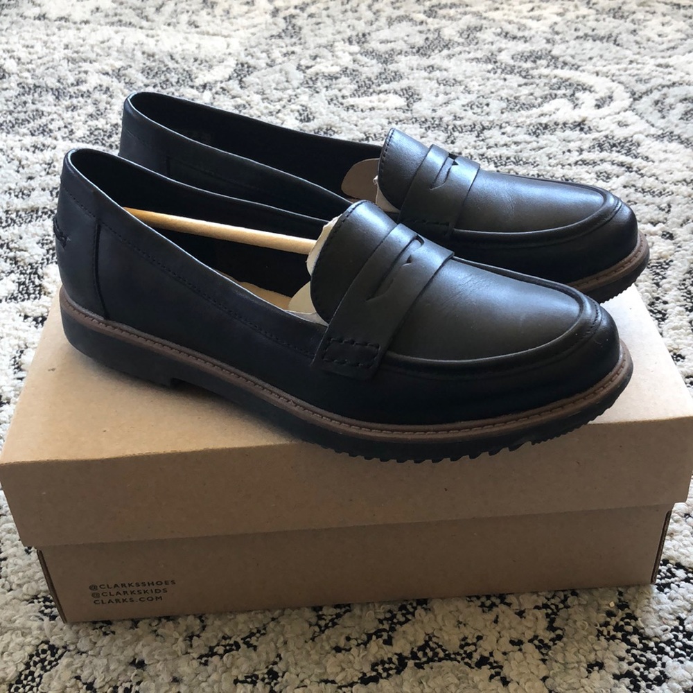 Size 8 1/2 - Clark’s Leather Loafer - Worn once!